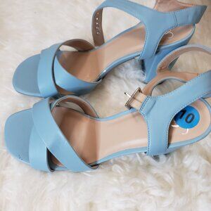 Open toe chunky heel Sandals blue  size 10
